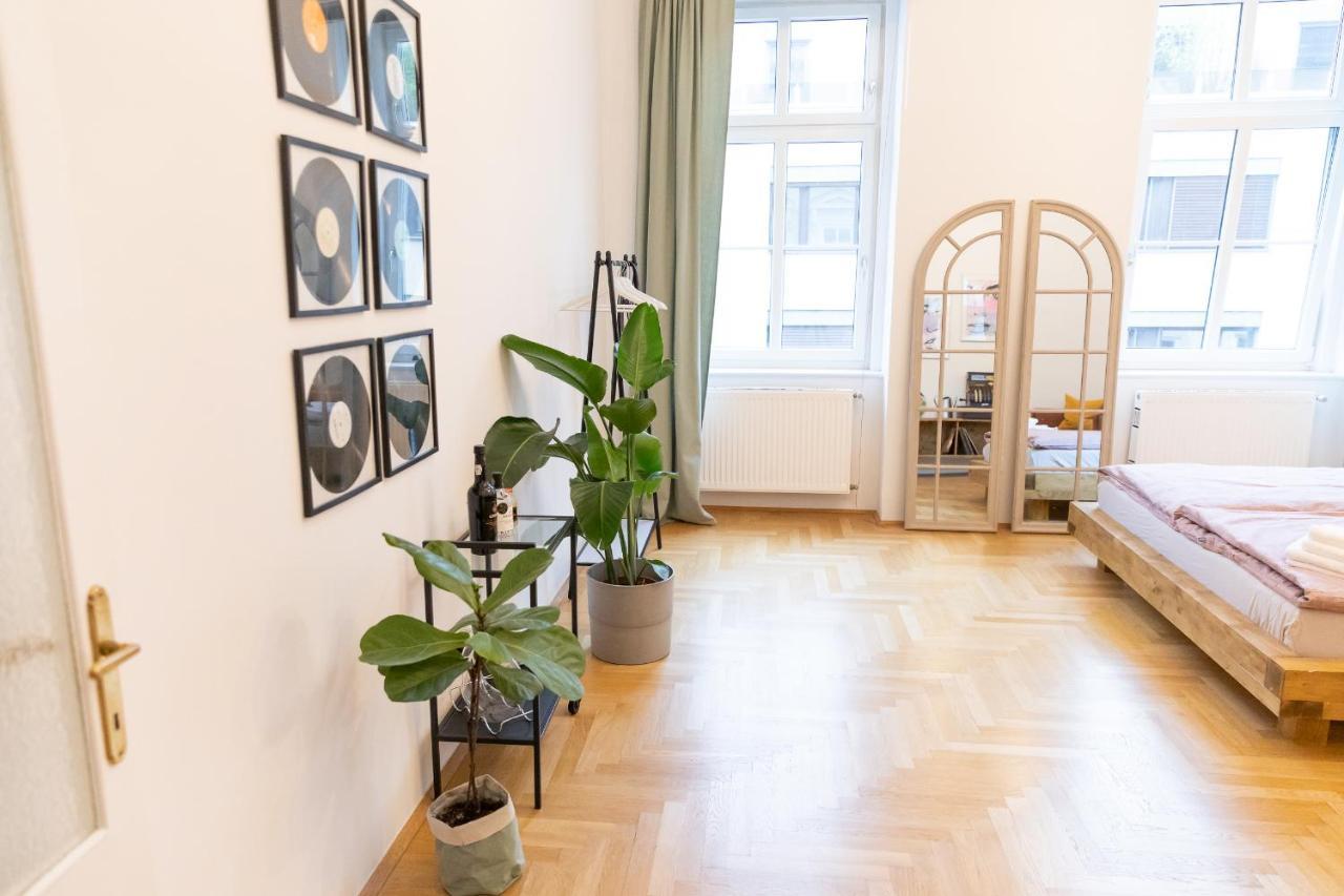 Design Apartments Near Mariahilferstrasse Виена Екстериор снимка