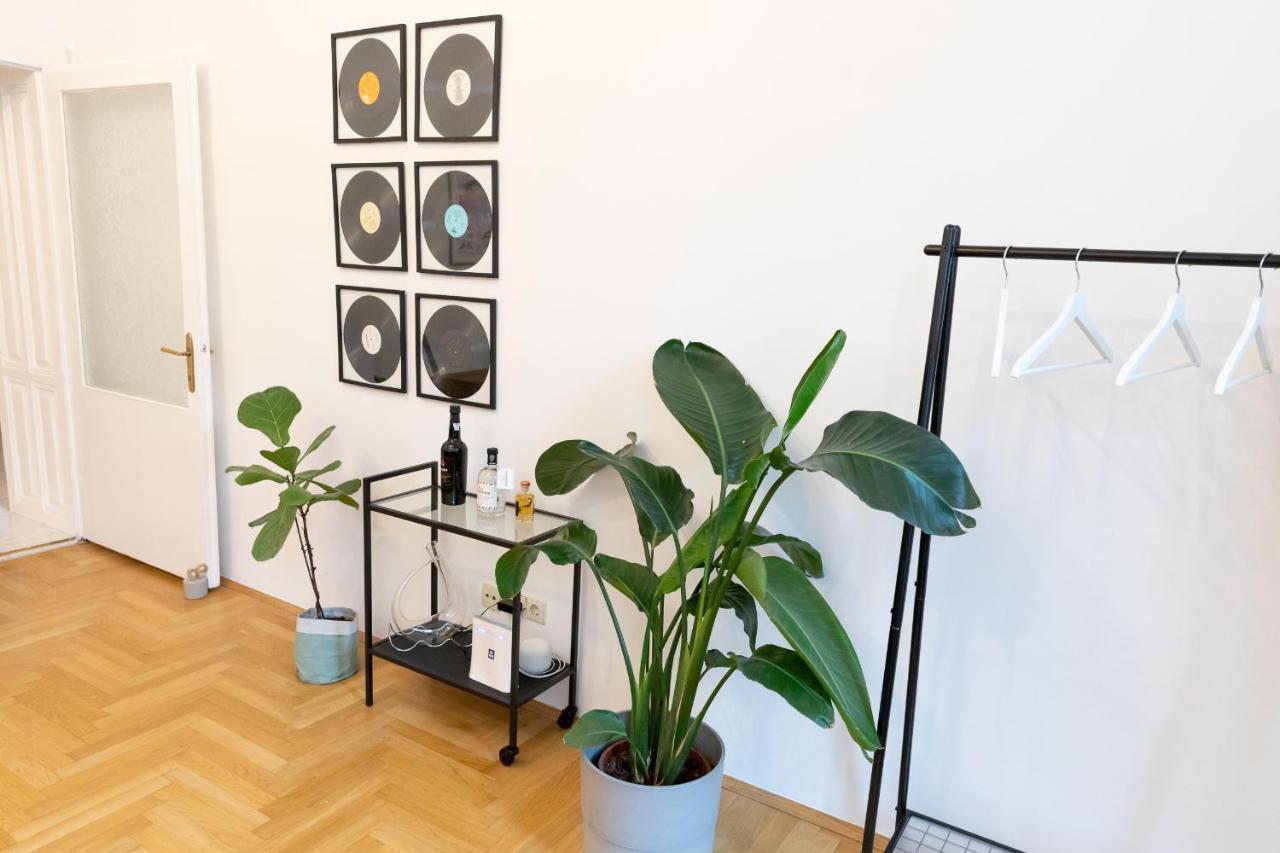 Design Apartments Near Mariahilferstrasse Виена Екстериор снимка